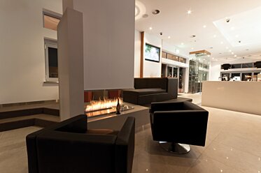 Sirens Bar - Built-in fireplaces